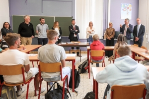 De minister van Defensie en de minister van Onderwijs officialiseren de start in 2022-2023 van de nieuwe optie 'Aspirant(e) voor een beroep in de sector van Defensie, Preventie en Veiligheid' in het technisch onderwijs in de Federatie Wallonië-Brussel