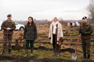 Action de reboisement au Camp Beverlo : la Ministre de la Défense Ludivine Dedonder salue la bonne coopération avec Agentschap Natuur en Bos